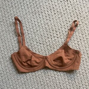 New w/o tags. Skims Fits everybody unlined Demi bra